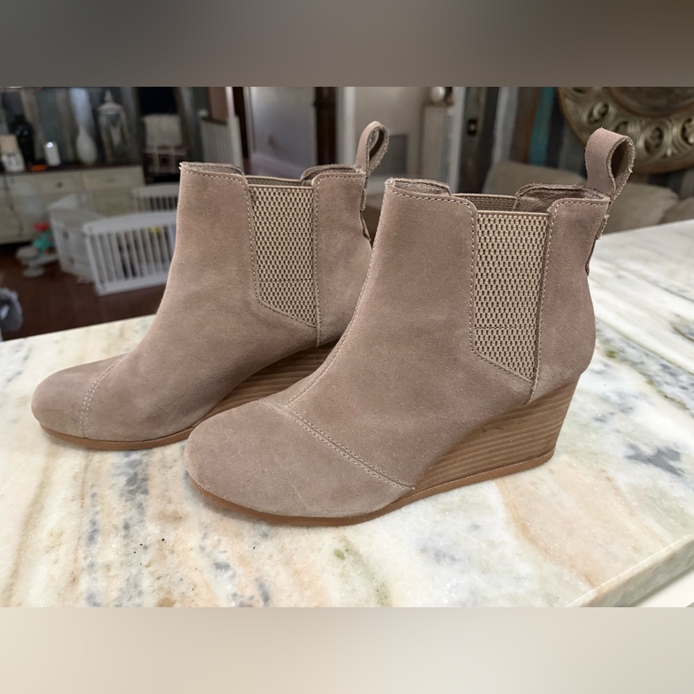 Ladies Sz 8. TOMS Kayley boots